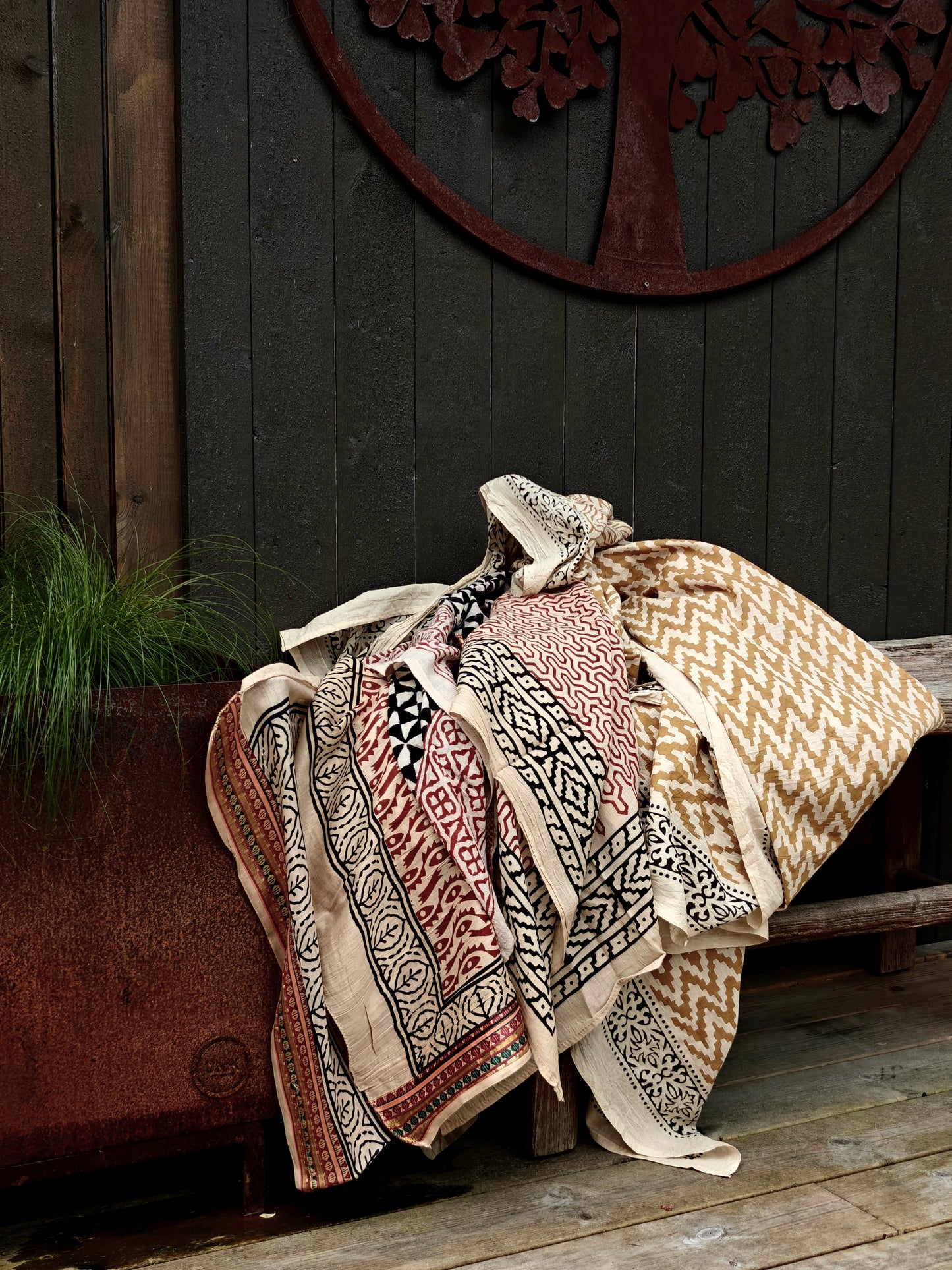 Pareo Blockprint Red Border