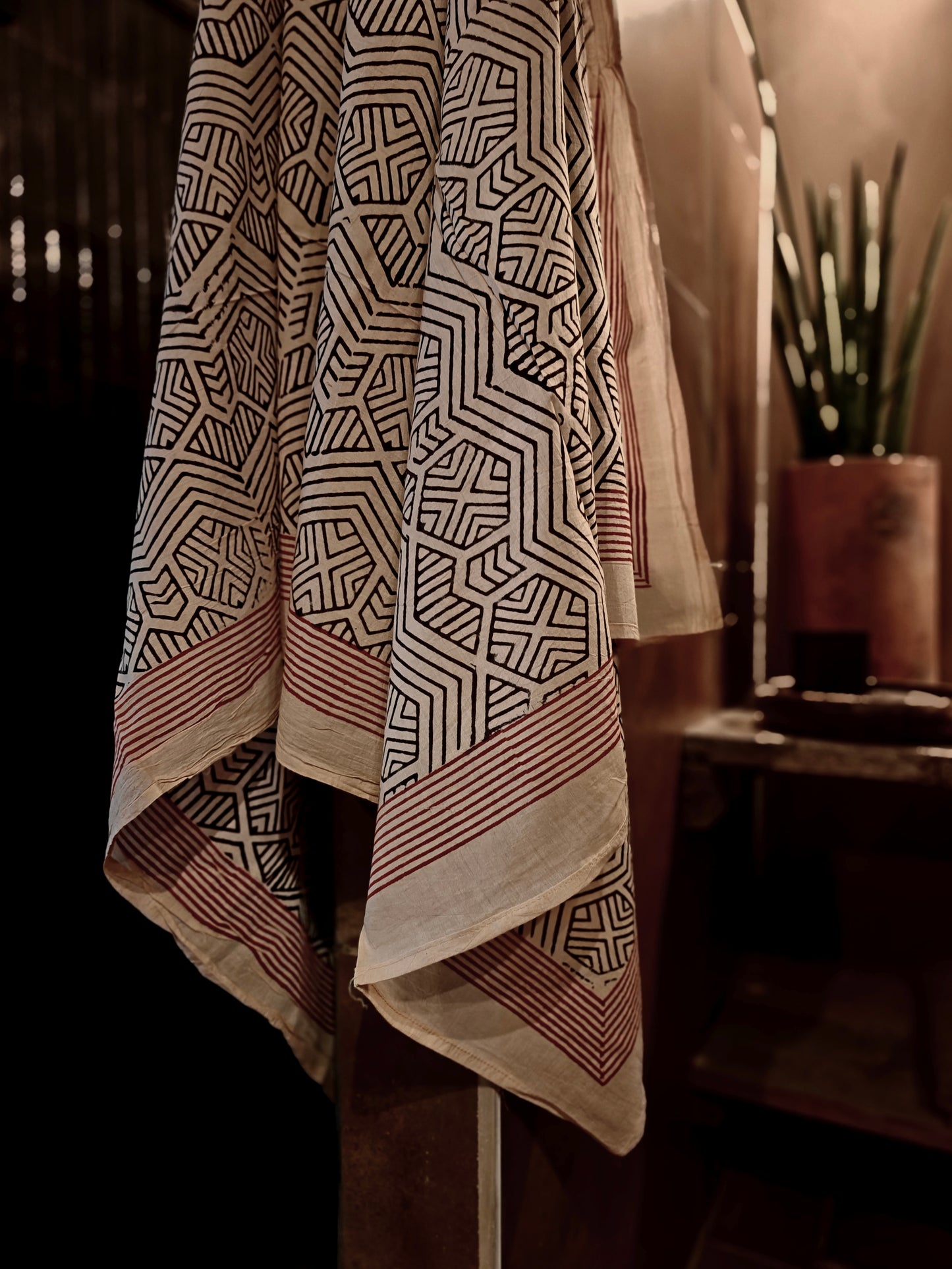 Pareo Blockprint Red Lines