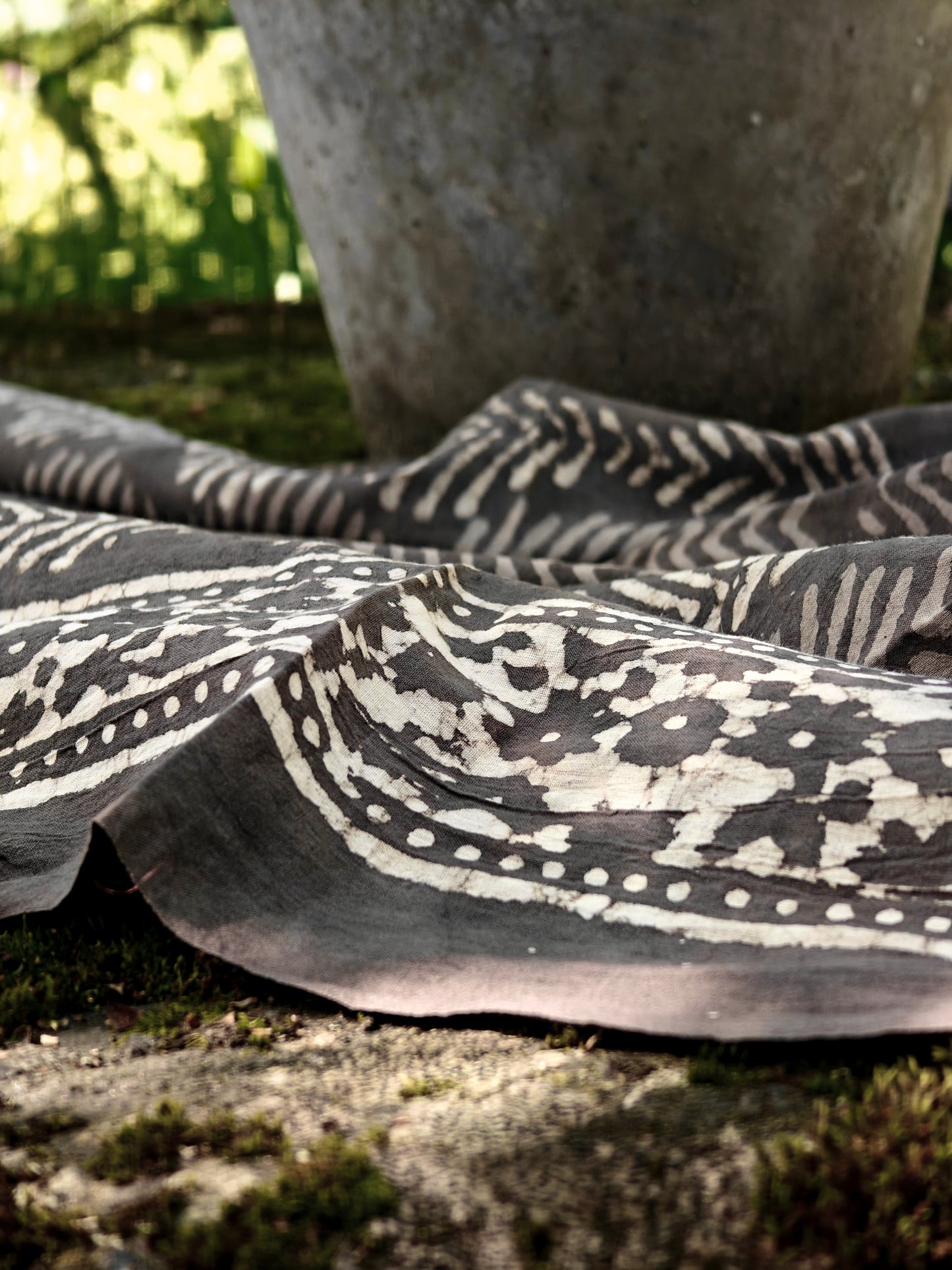 Pareo Blockprint Grey Leaves