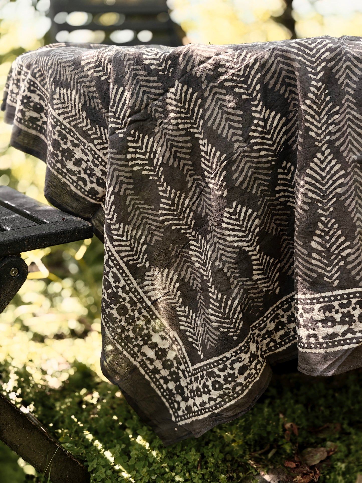 Pareo Blockprint Grey Leaves