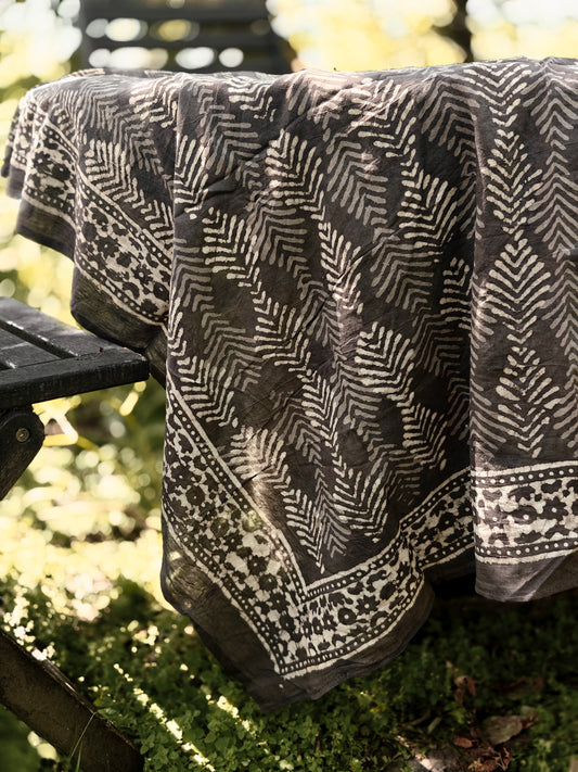 Pareo Blockprint Grey Leaves