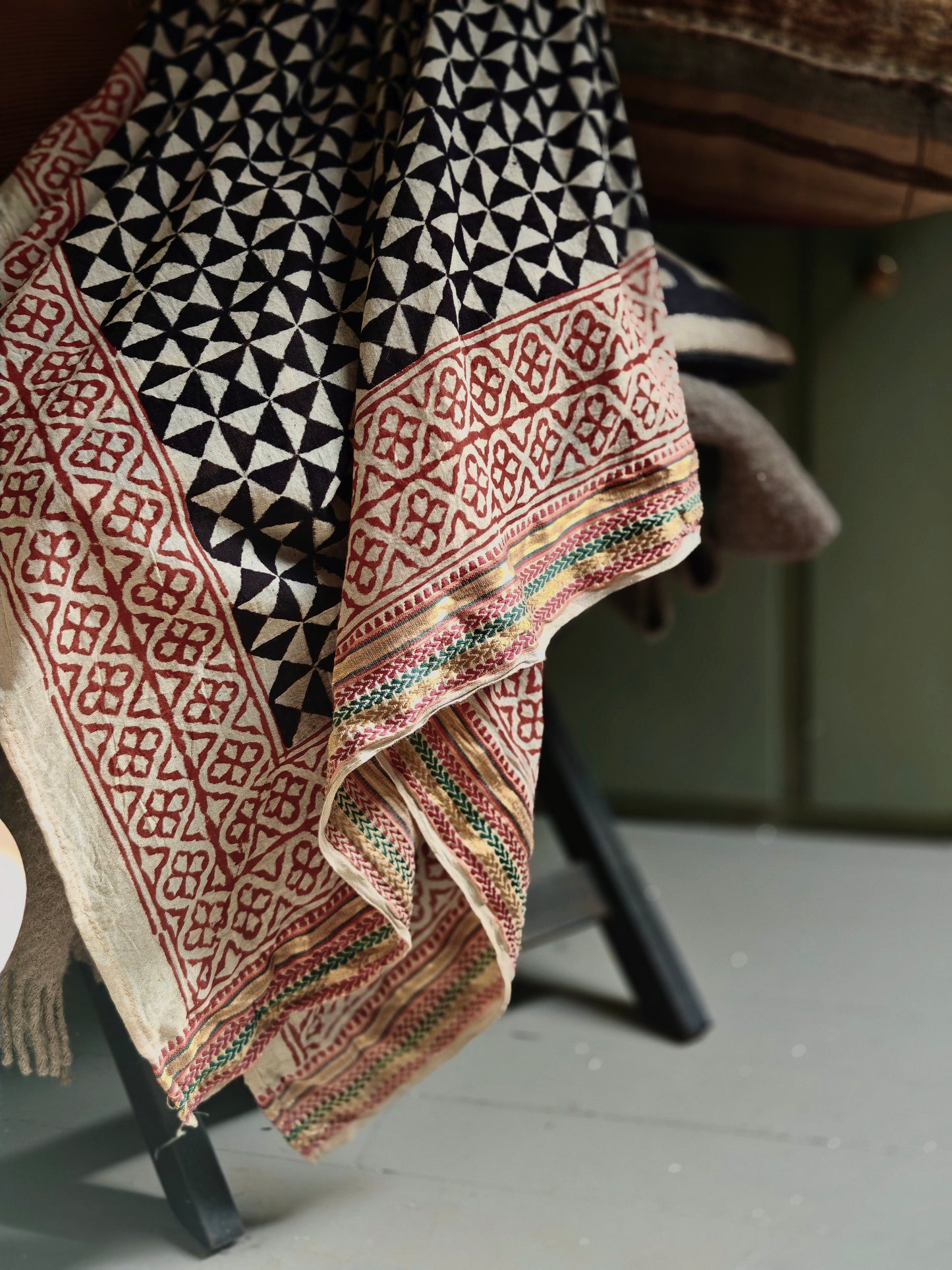 Pareo Blockprint Checked Border