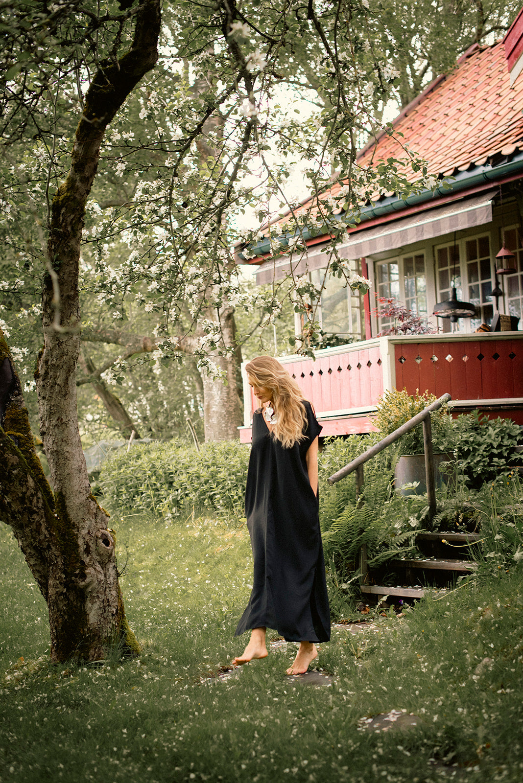 The Assagao Kaftan Black Viscose