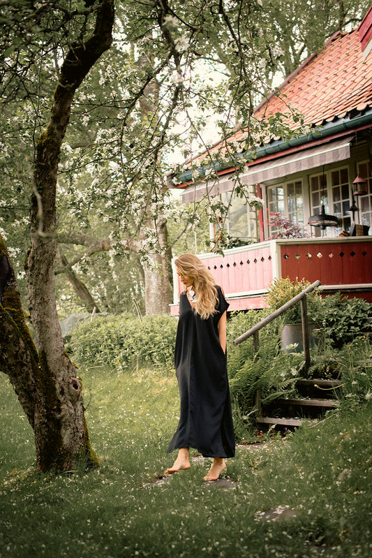 The Assagao Kaftan Black Viscose
