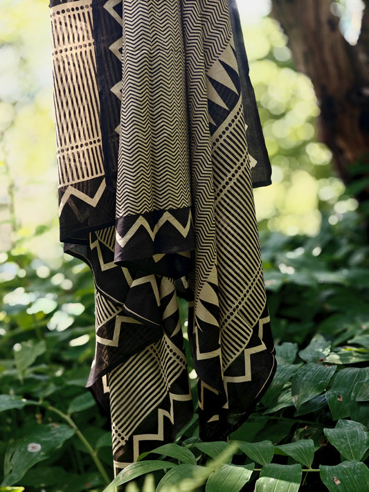 Pareo Blockprint Black Graphic